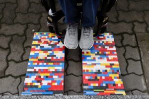 Foto de rampa hecha con piezas LEGO.